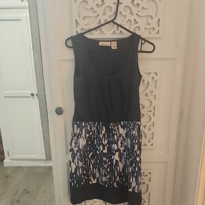 Elegant Navy and White Sleeveless Dress
